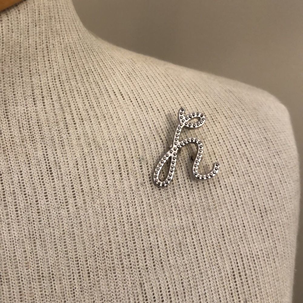 Vintage Lower Case Cursive “h” Initial Pin Silvertone - Picture 9 of 12